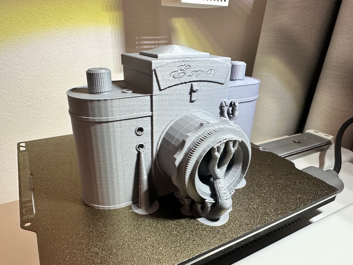 Detailní 3D tištěný model fotoaparátu